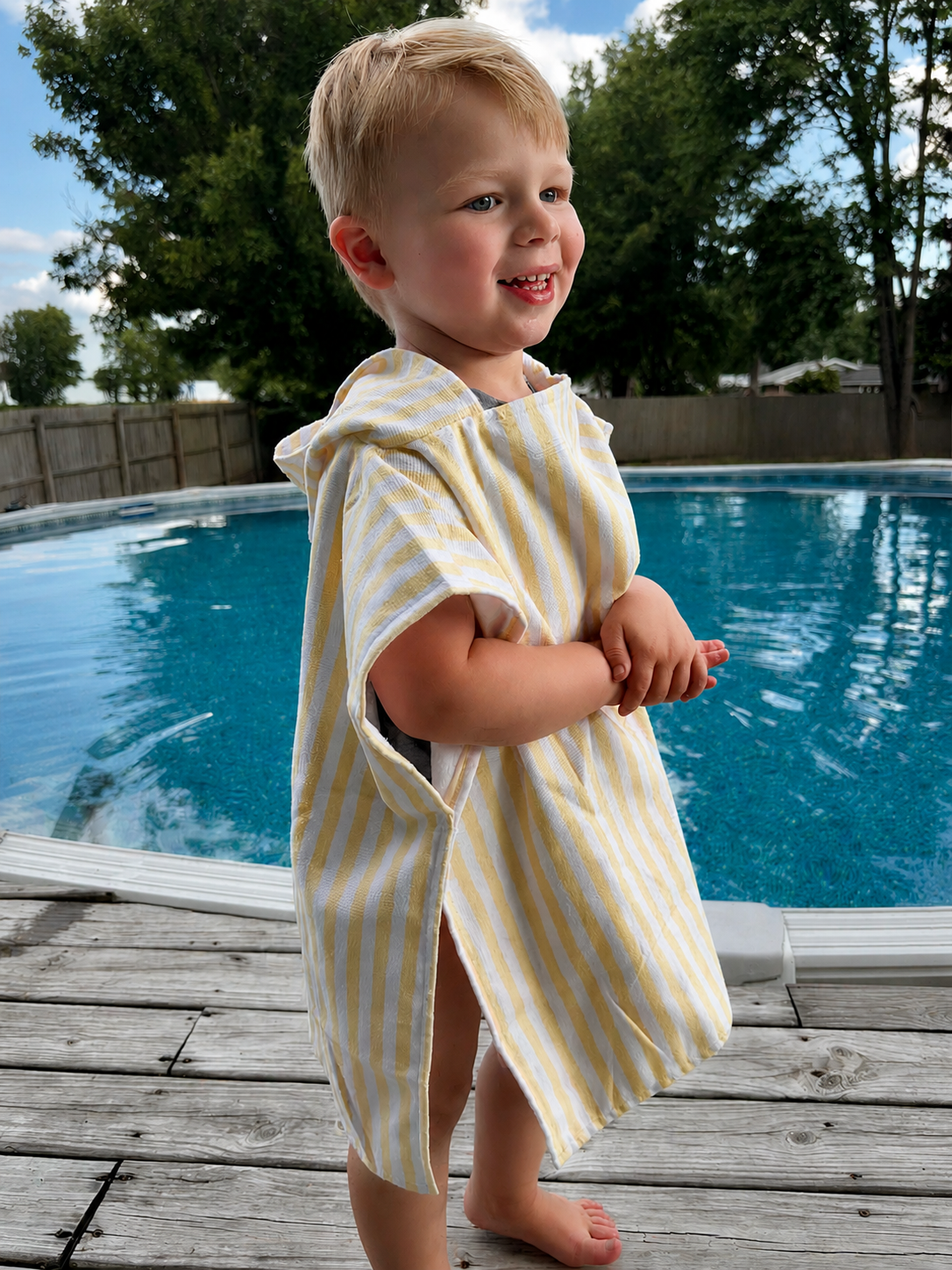 SUNNY TRIPE PONCHO TOWEL
