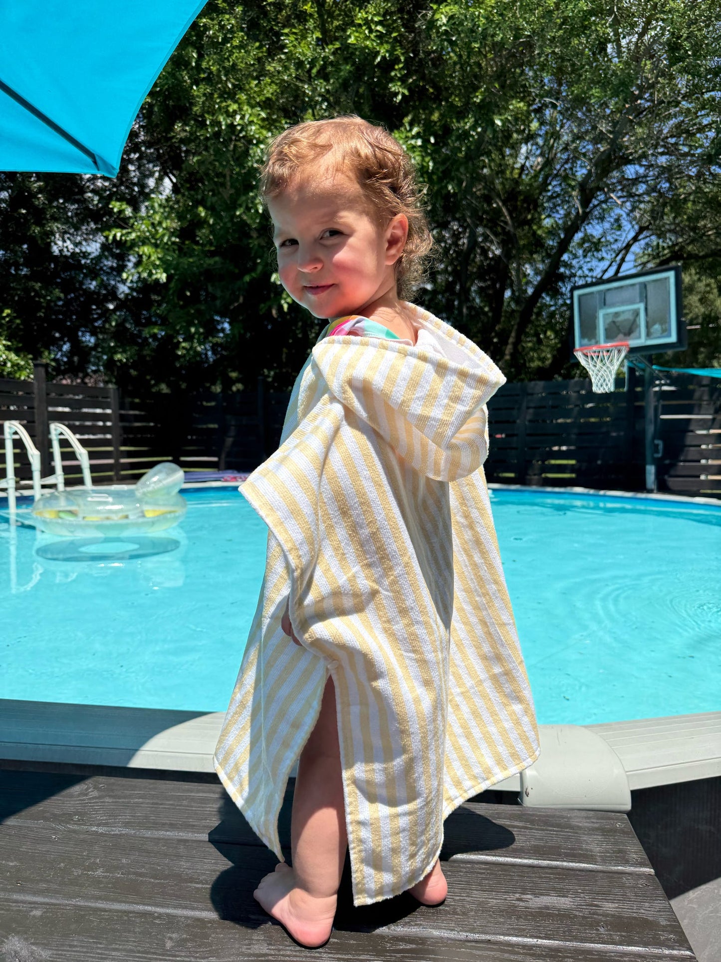 SUNNY TRIPE PONCHO TOWEL