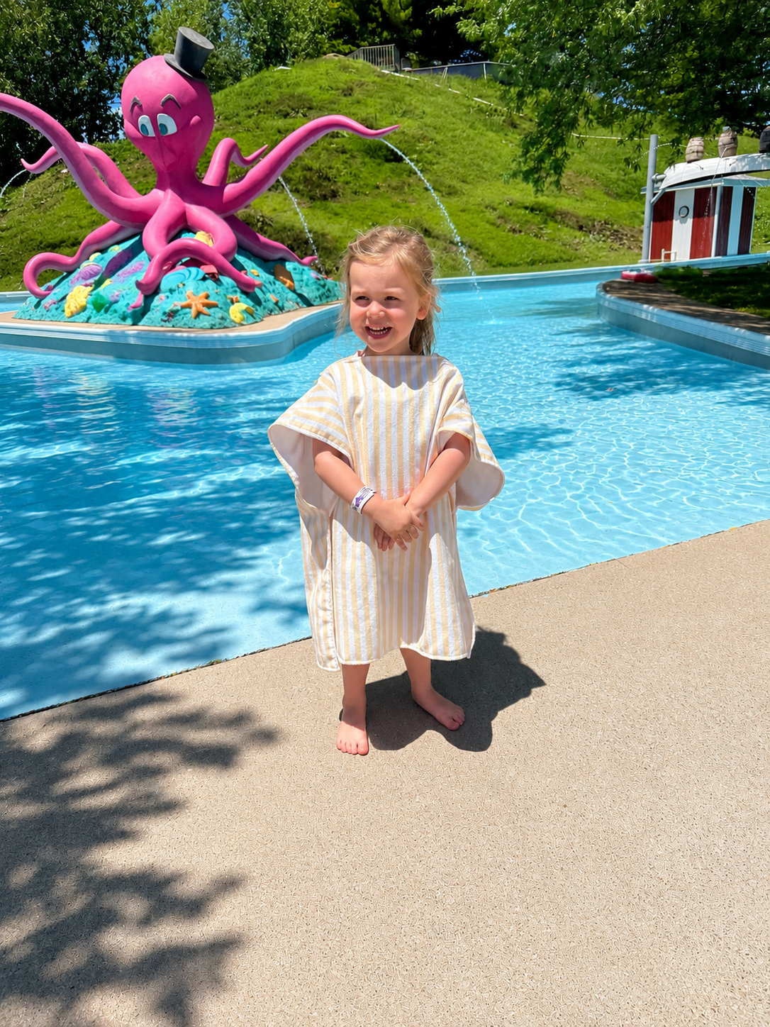 SUNNY TRIPE PONCHO TOWEL